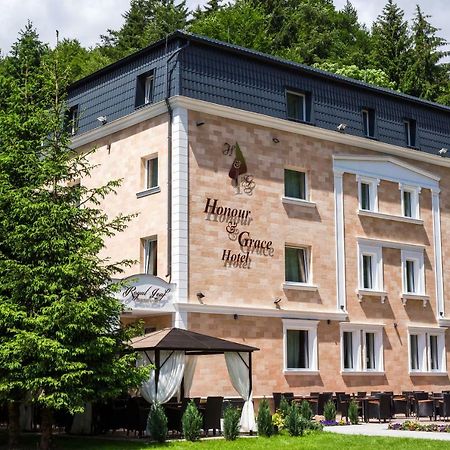 Honour And Grace Hotel ياخيموف المظهر الخارجي الصورة