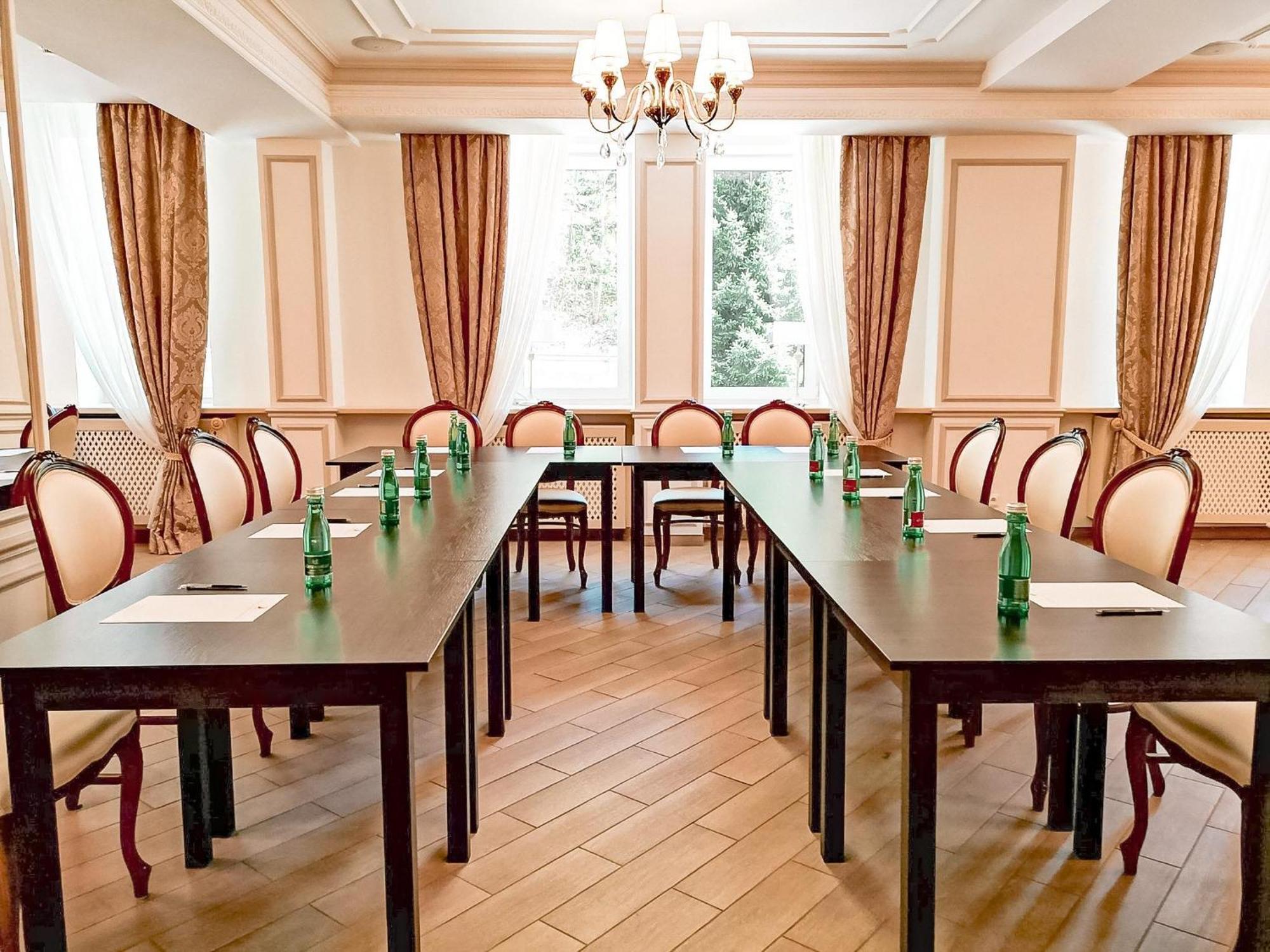 Honour And Grace Hotel ياخيموف المظهر الخارجي الصورة