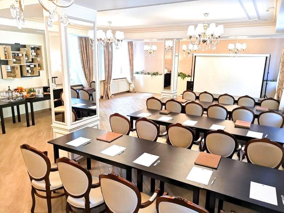 Honour And Grace Hotel ياخيموف المظهر الخارجي الصورة