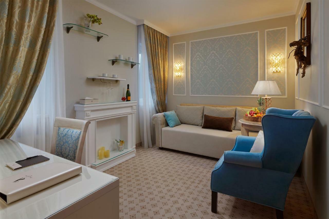 Honour And Grace Hotel ياخيموف المظهر الخارجي الصورة