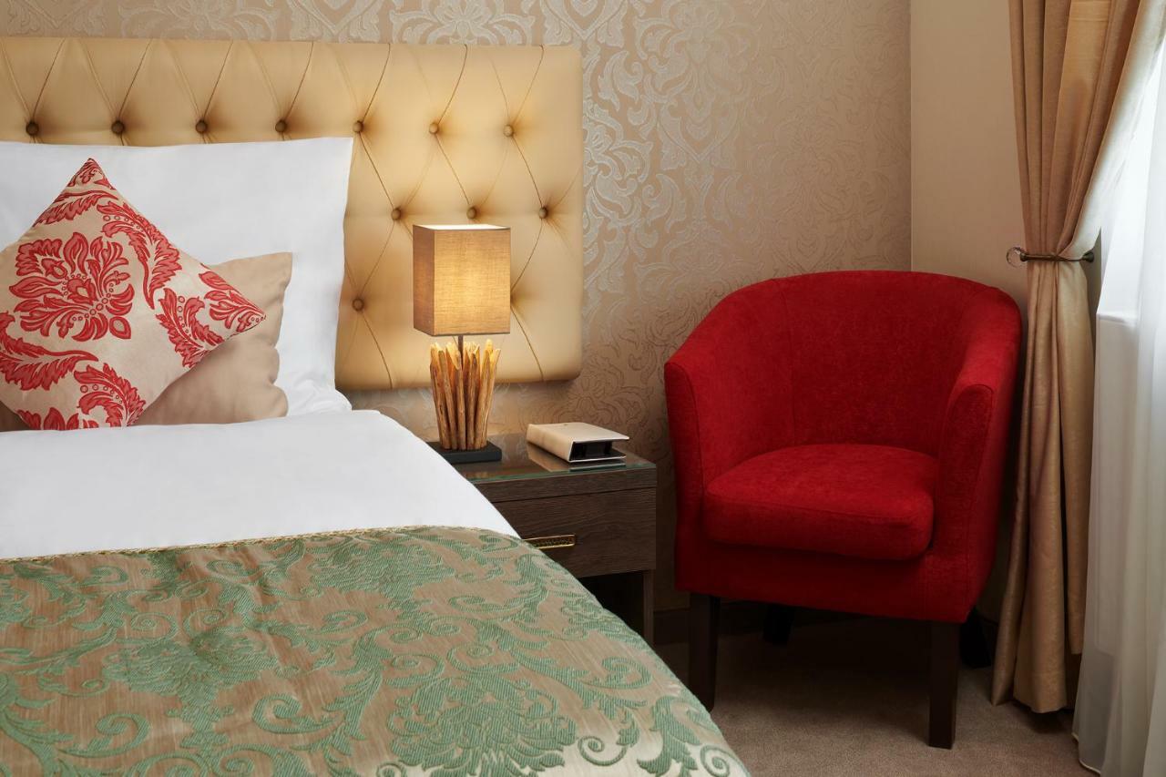 Honour And Grace Hotel ياخيموف المظهر الخارجي الصورة