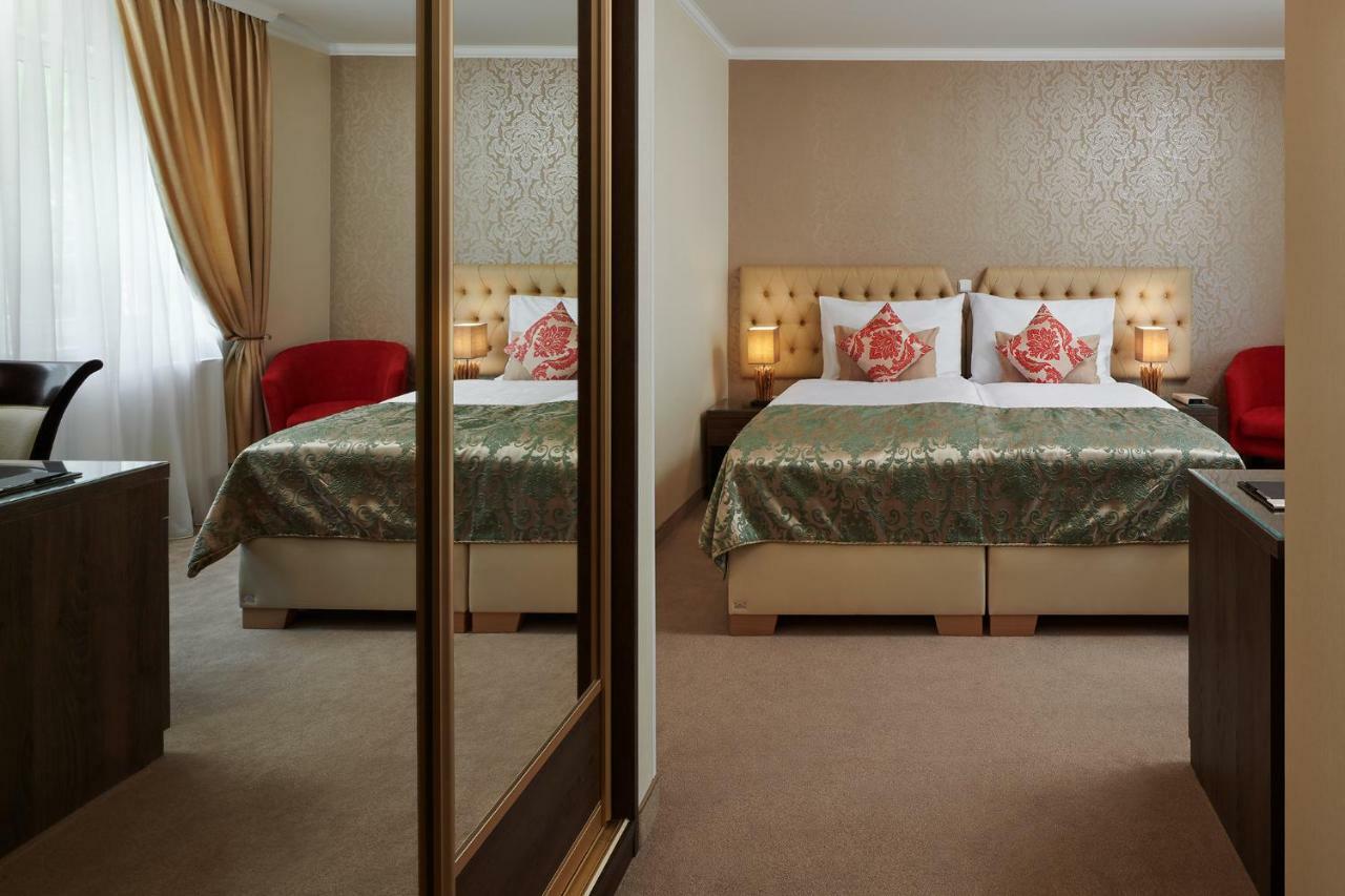 Honour And Grace Hotel ياخيموف المظهر الخارجي الصورة