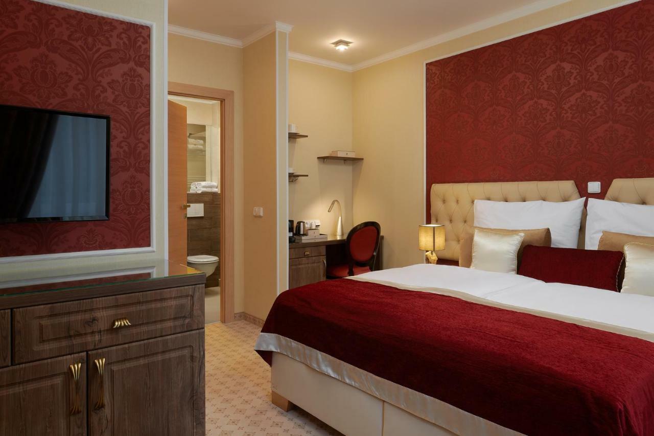 Honour And Grace Hotel ياخيموف المظهر الخارجي الصورة