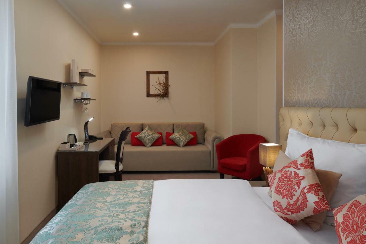 Honour And Grace Hotel ياخيموف المظهر الخارجي الصورة