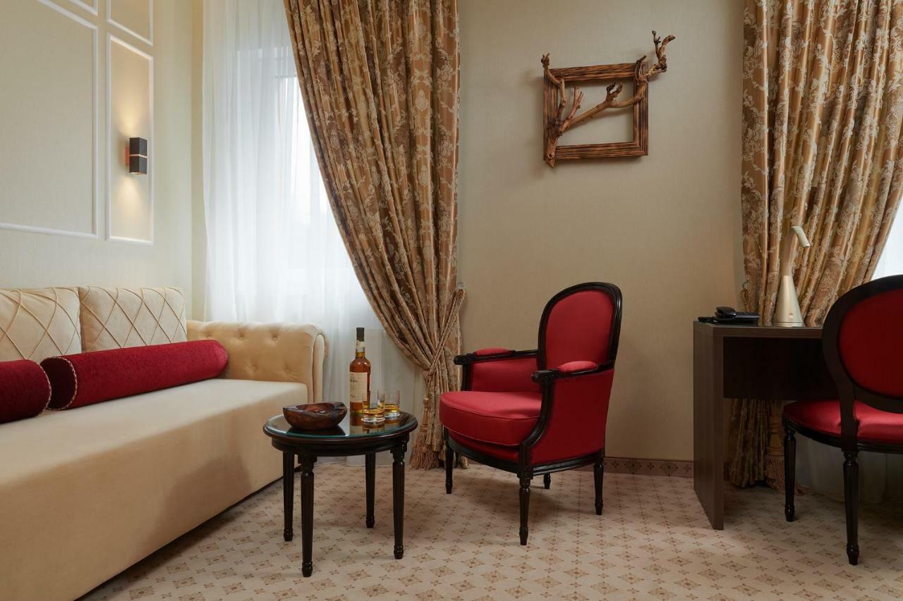 Honour And Grace Hotel ياخيموف المظهر الخارجي الصورة