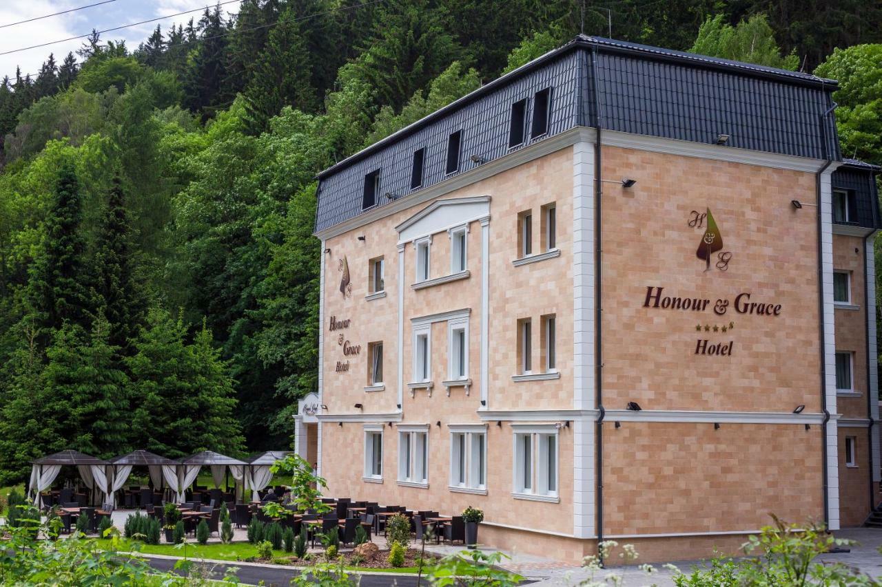 Honour And Grace Hotel ياخيموف المظهر الخارجي الصورة